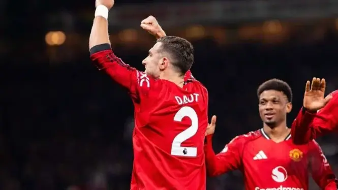  Diogo Dalot bek kiri Manchester United