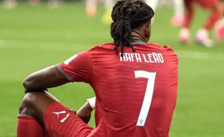Rafael Leao Resmi Pakai Jersey Portugal Nomor 7 Warisan Ronaldo